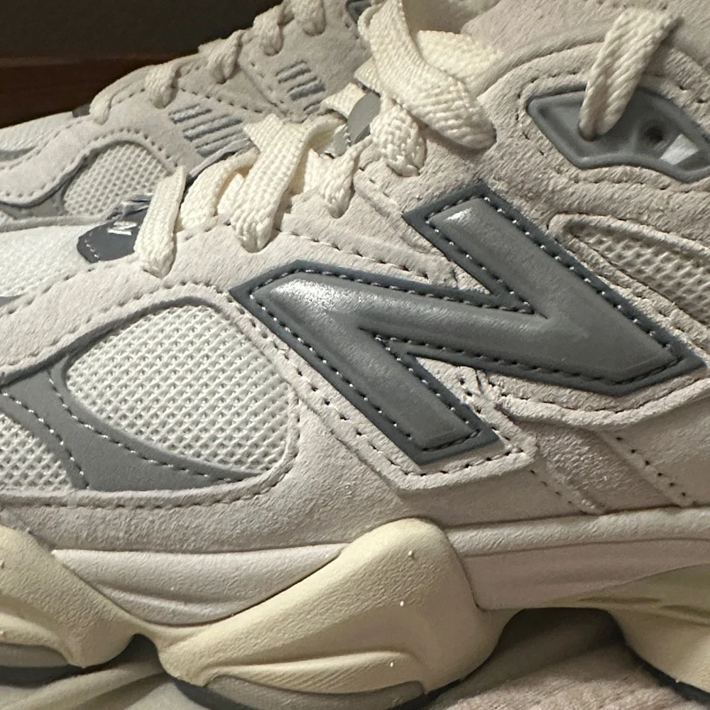 New Balance Women's Cream and Gray Sneakers 9060 Sea Salt U9060ECA - Picture 2 of 5